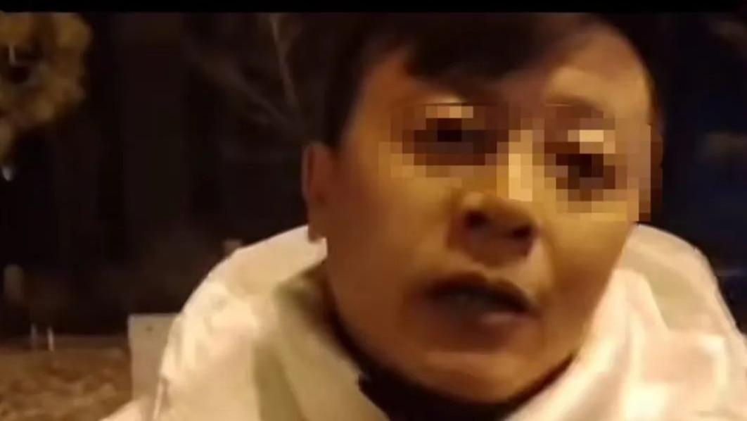 出租车司机不让抽烟，男子亮出司法局上班身份，拒付车费！
