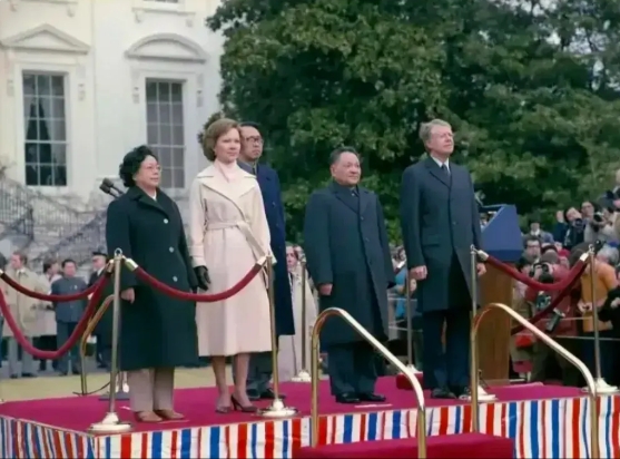 当过美国总统的人，在我们接收的讯息里，都是非富即贵的存在。
然而，最近媒体在美国