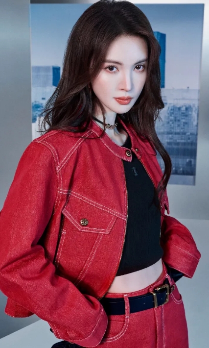 金晨为FF拍摄的时装写真，真是非常帅气，要说娱乐圈中帅气的女明星，感觉金晨能得第