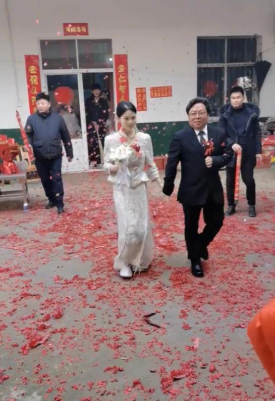 天了，这新娘子也太好看了呀