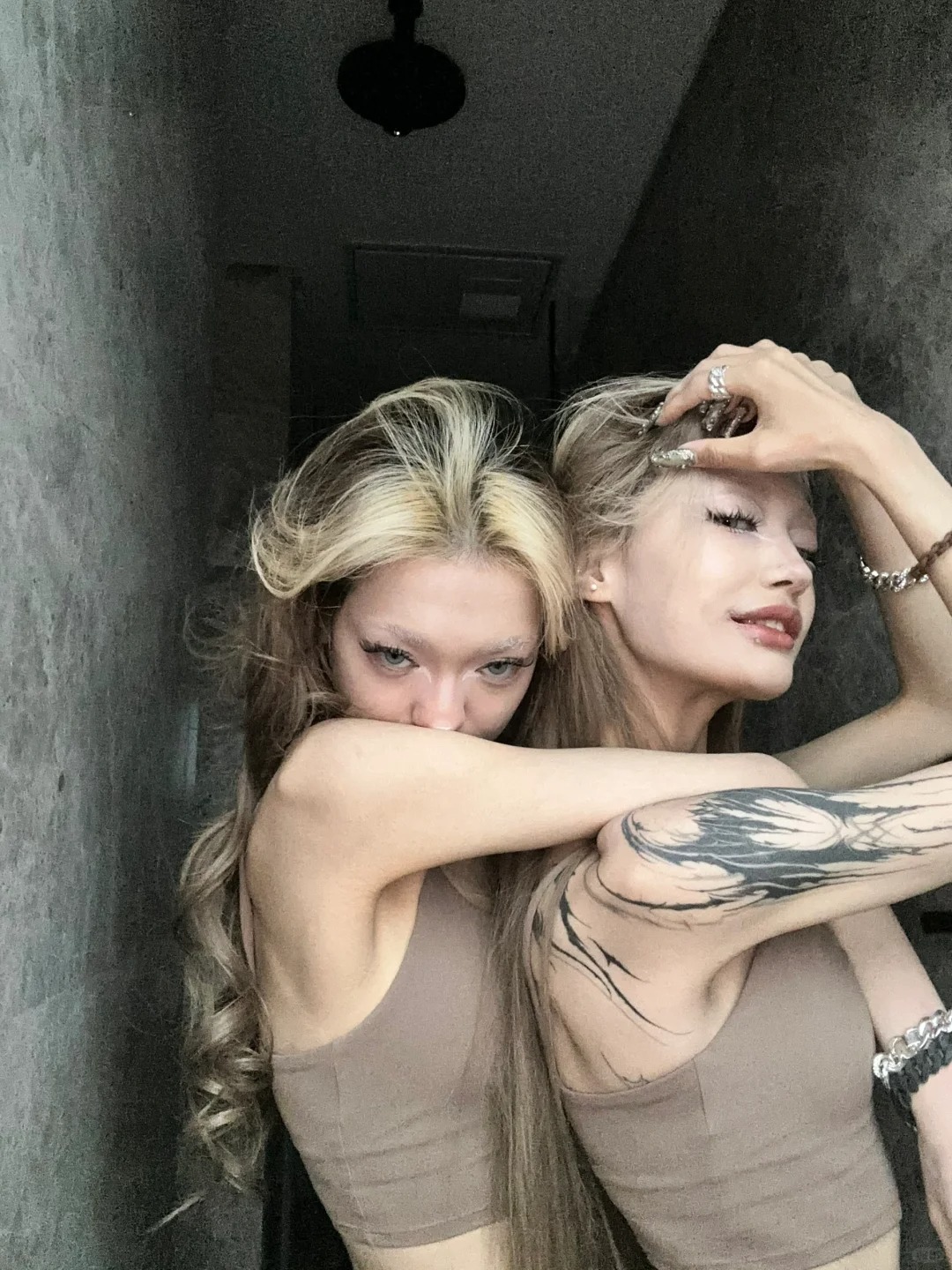 #姐妹合照 假装自己是无毛猫哈哈哈