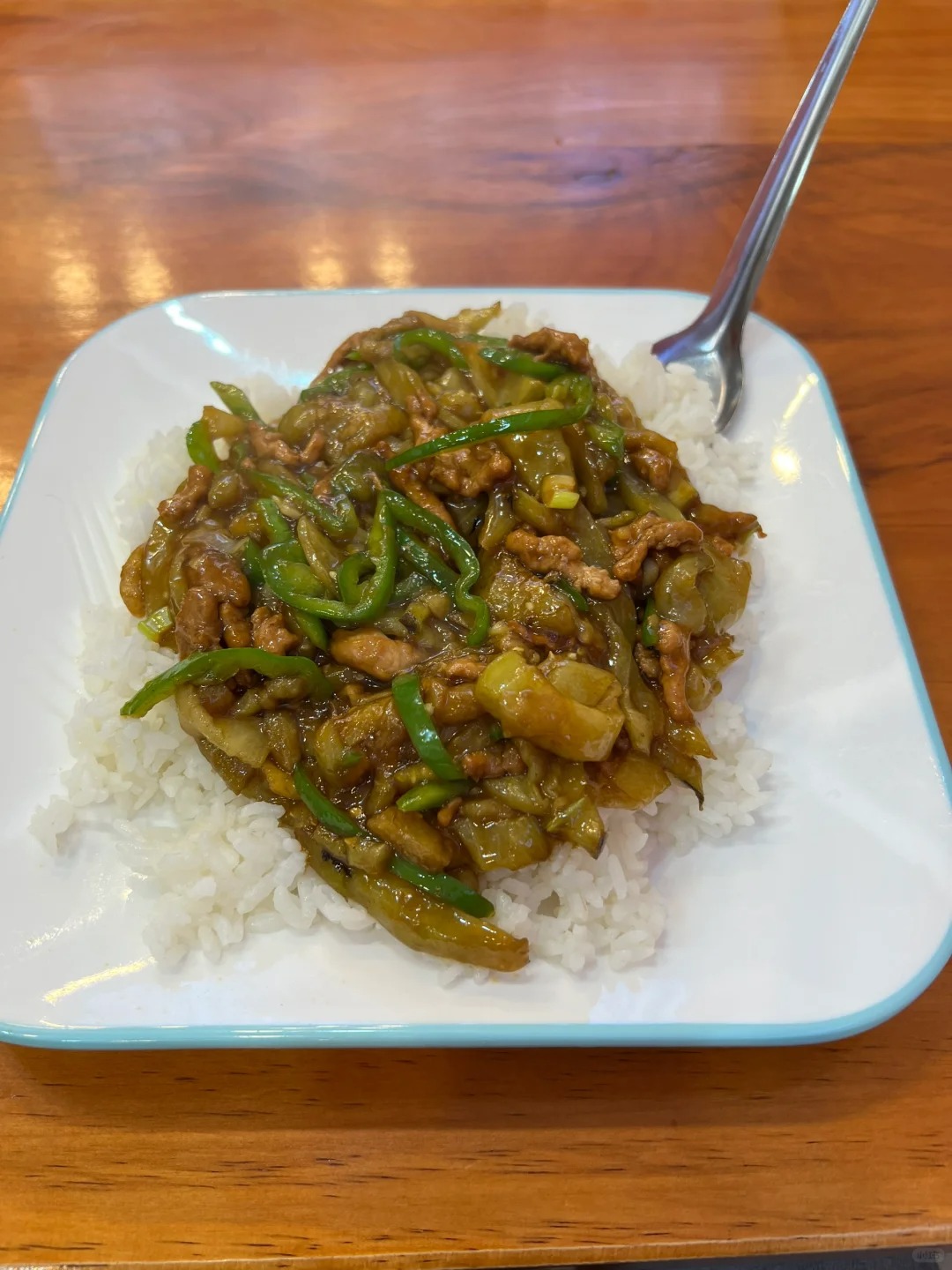 吃盖饭，没出息
盖饭好吃又便宜，为什么不太受欢迎？
天天吃盖饭，真的不入流嘛？
