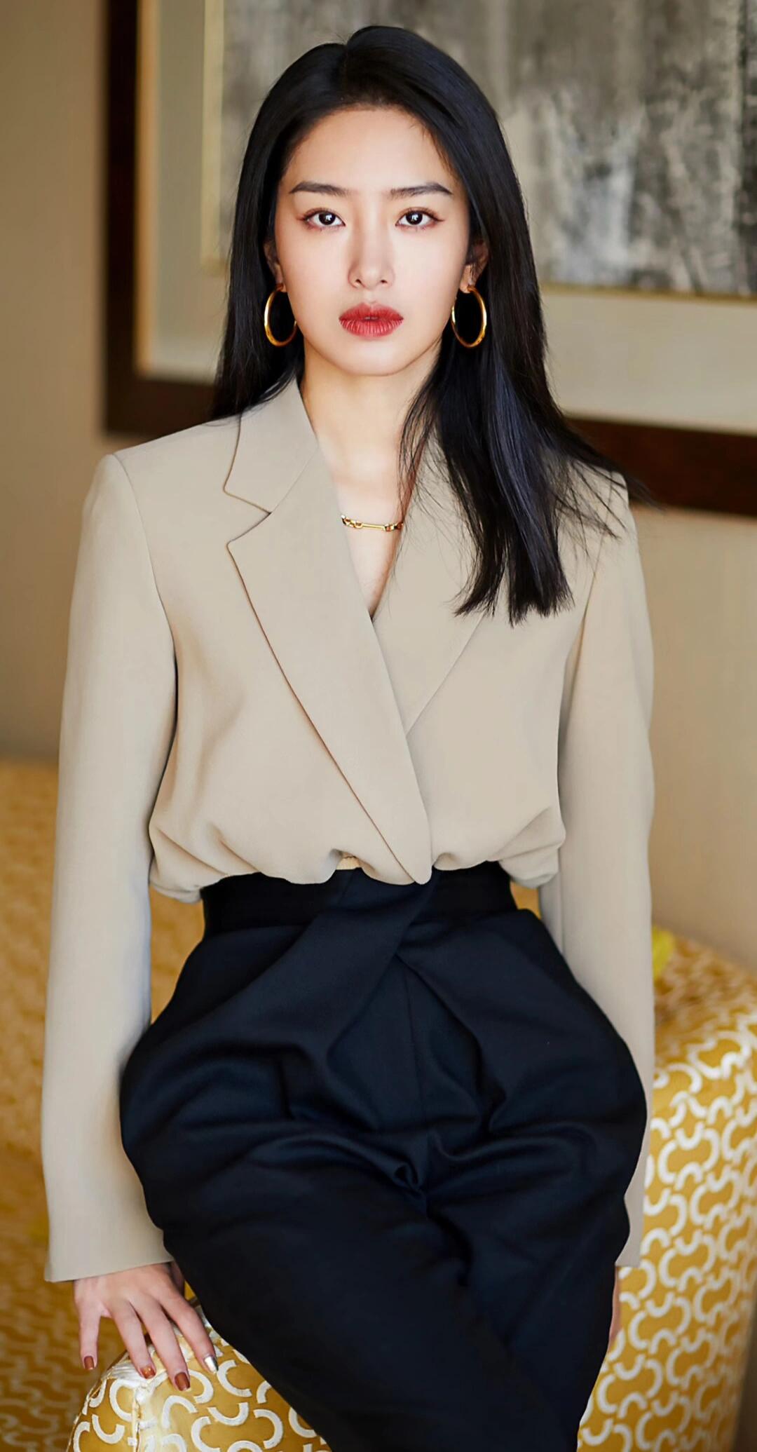杨采钰——潇洒迷人