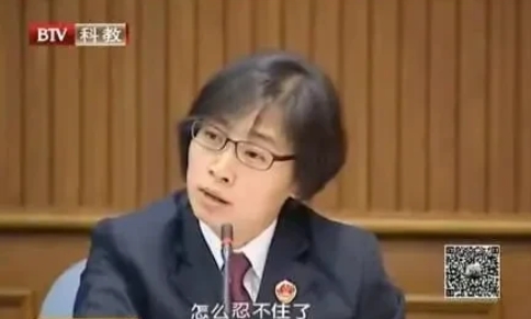 当公诉人问当事人：“你被围殴的时候，为什么要反抗？”
当事人说：“实在忍不住了！