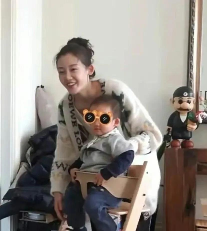 苗苗真的很珍惜每一个和家人在一起的珍贵时光，和孩子在一起的时候，是发自内心的开心