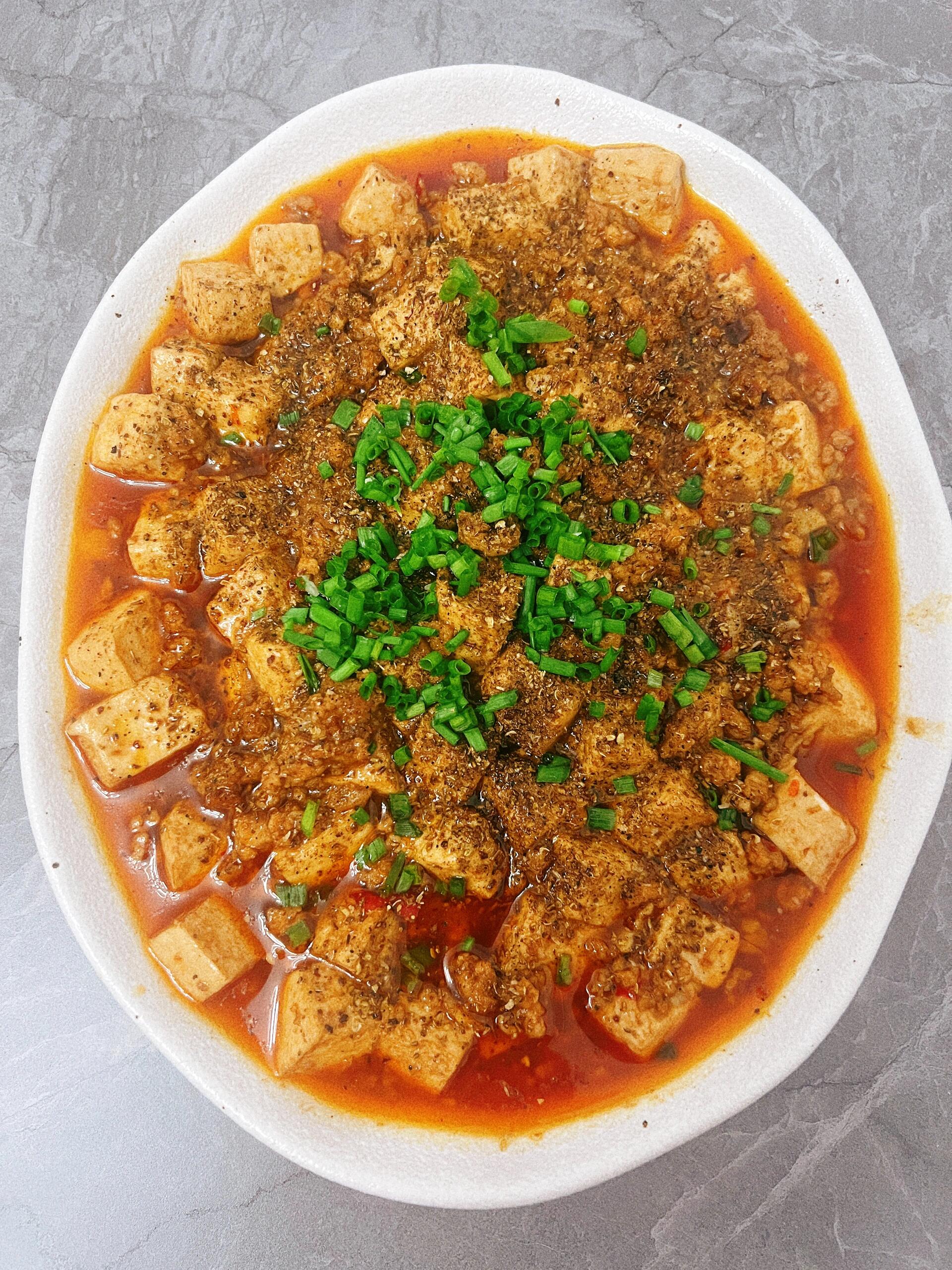 超级好吃的麻婆豆腐，家人们做起来吧
超级无敌爆下饭的麻婆豆腐，嫩滑鲜香，好吃得停