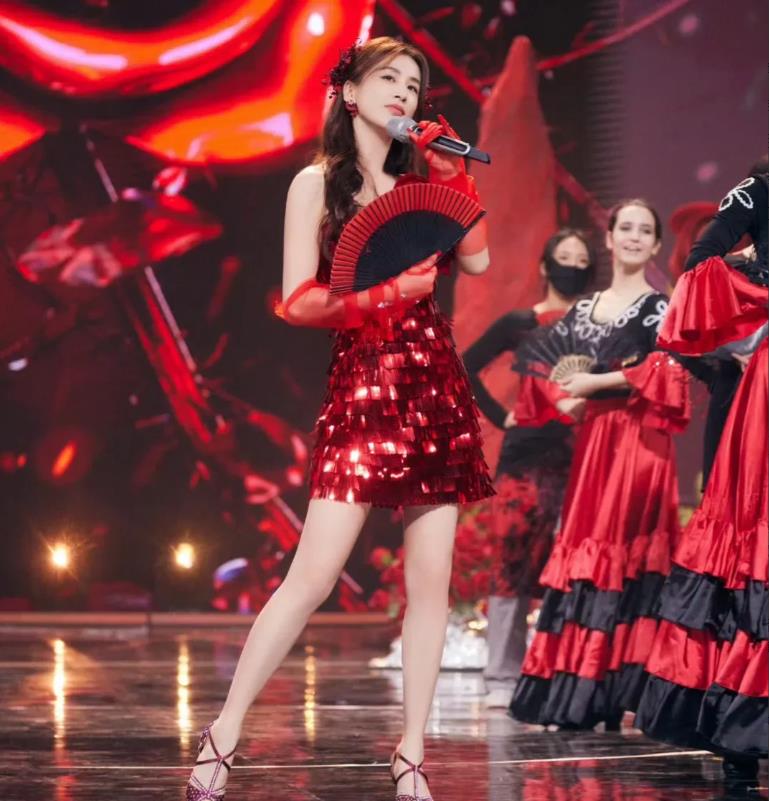 笑不活了！杨子这是表演型人格？直播间求婚黄圣依，结果被骂了5分钟……
湖南春晚上