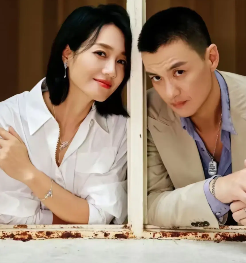 朱丹和周一围的婚姻，我算是看明白了！

第一，朱丹在外拼命工作，周一围却很少公开