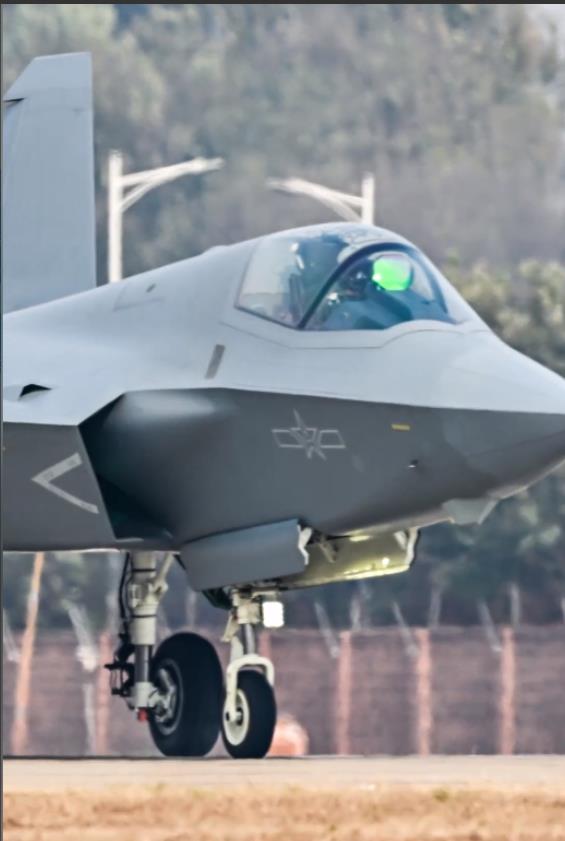 压力给到沈飞，印度空军即将购买2个中队40架左右的F-35隐身战斗机，沈飞必须加