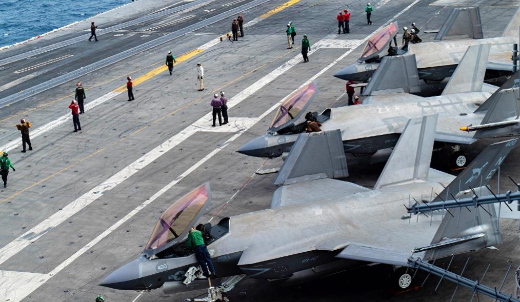 F-35这款隐身战斗机其实已经成了美国军工复合体捞钱的“白手套”了，所以大家完全