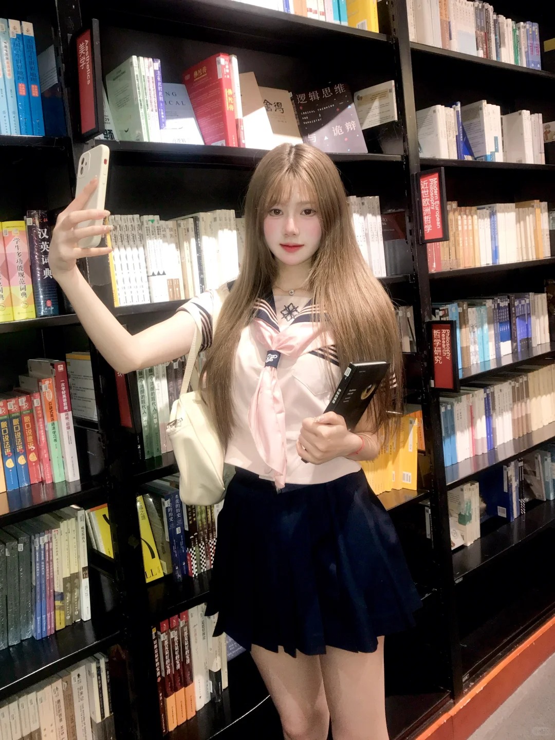 jk和图书馆太搭了吧📖
jk：火星家jk