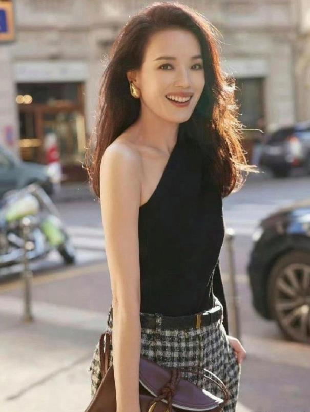 舒淇的气质娱乐圈独一份，越看越美