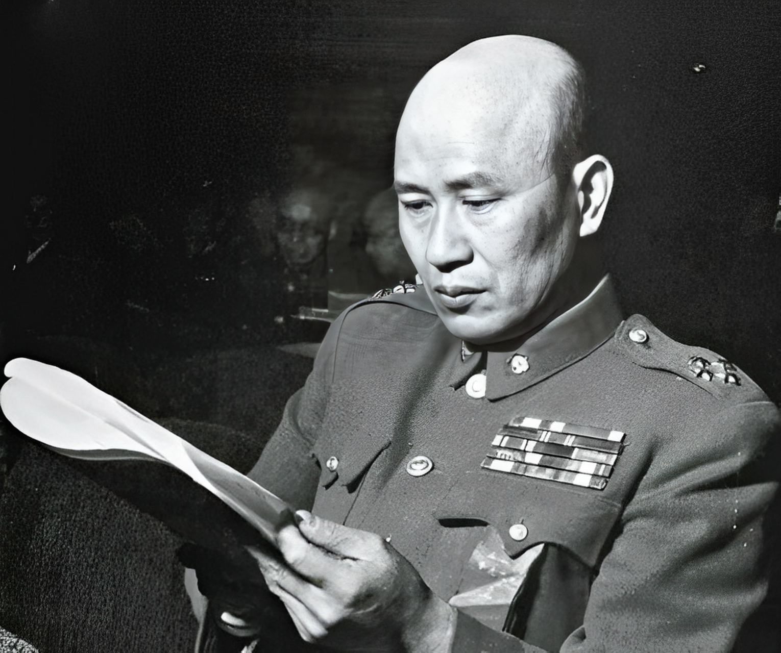 1950年，白崇禧跑到台湾后，发现部下朱怀冰与他是邻居，就去看他，哪知一进门，就