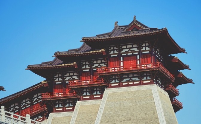 639年，李世民试探性地问44岁的尉迟敬德：朕听说你想造反，是真的吗？尉迟敬德先
