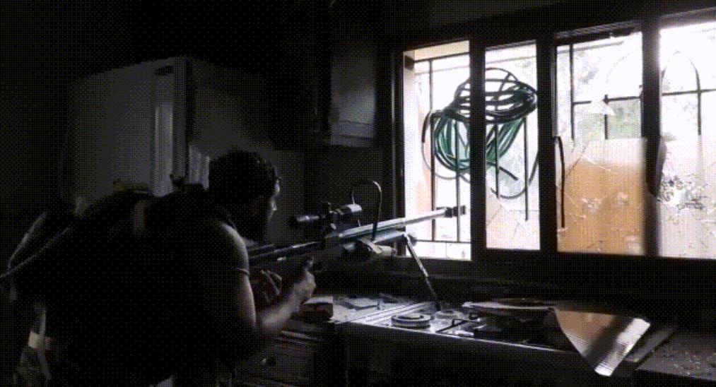 图1，2025年2月18日，黎巴嫩当地人在返回阿代塞镇后，发现了已经阵亡的，黎巴