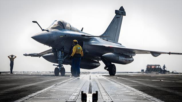 法国“戴高乐号”航母驶向亚太：是否高估了自己的军事实力？