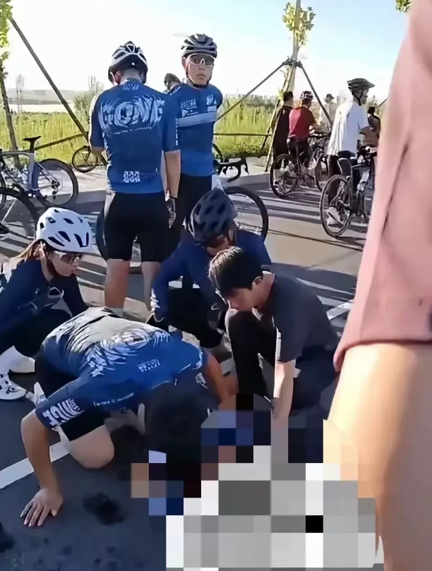 家长凭什么没有任何罪过？
就因为父母这个身份是免死金牌吗？
就你的孩子是孩子？你