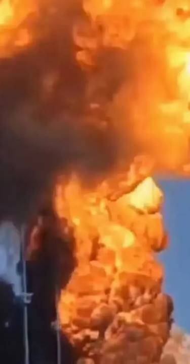 紧急关注！俄油库遭无人机袭击！

1、无人机袭击，这是战争的新趋势吗？我们该如何