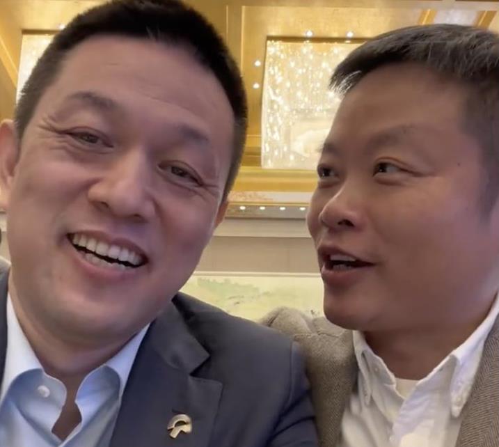 何小鹏无意加入蔚来换电联盟。
在何小鹏给蔚来李斌交付小鹏X9的仪式上，何小鹏忽悠