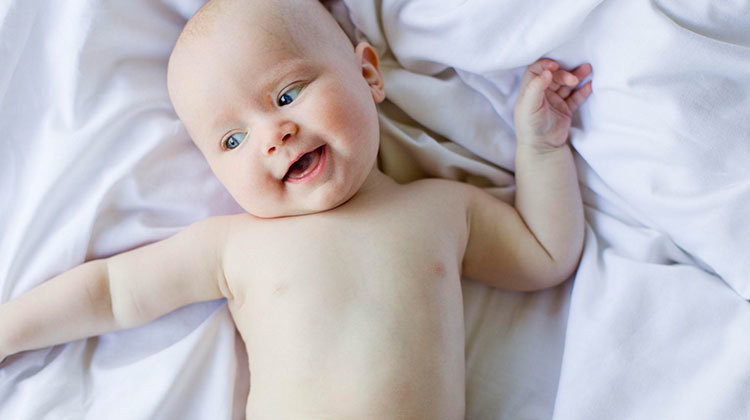 宝宝总爱朝一个方向看，当心是斜颈! 赶紧治疗