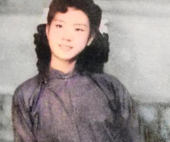 1949年，特务头子毛森抓捕了一个交际花小姐，审讯的时候，毛森用刀划开她的衣服，