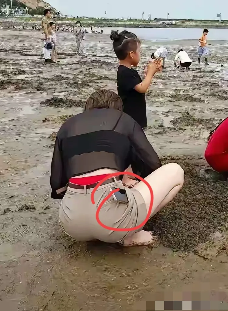 大家帮我看看这是什么品牌的手机啊