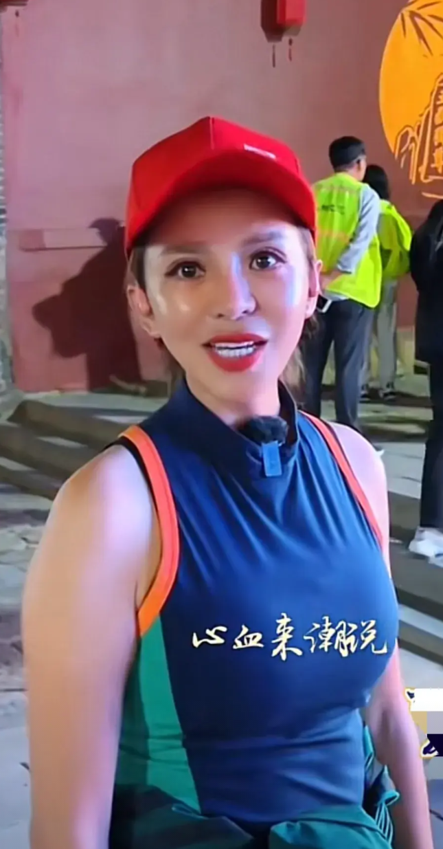 山东泰山，因为朱迅又火了一把！朱迅登泰山，有三个不一样：

有知识和没知识不一样