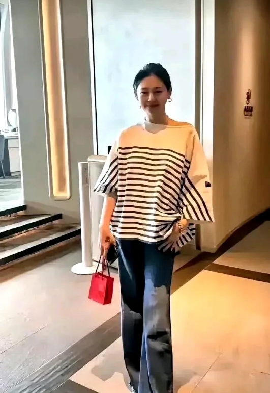 大S和具晙晔真的是恩爱又环保，连衣服都穿同一件。和前夫在一起能买必买，和现任在一