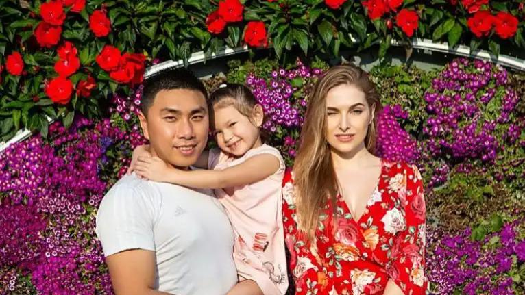 2013年河北小伙娶小12岁乌克兰美女，婚后11年，妻子出轨波兰农民