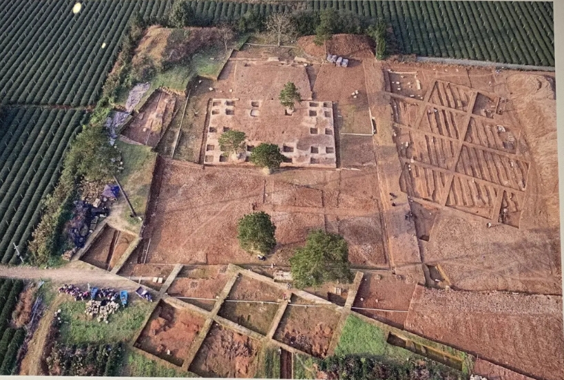 南宋帝陵，应该是古代最穷酸的帝陵，连盗墓贼都懒得惦记。南宋的几位帝王，为了将来有