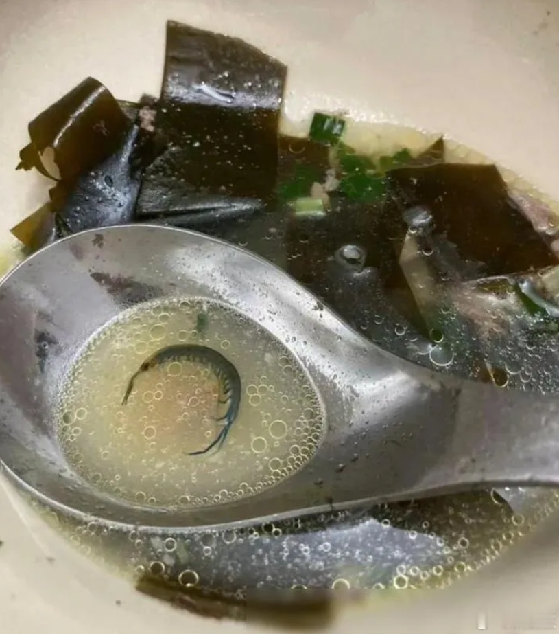 吃了一大半了才发现，请问这个是虾吗，感觉又不是很像