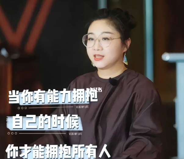 傅首尔这个时候出来首次回应，背后有3大原因：

1、确实目前舆论压力太大，影响到