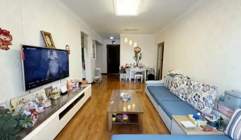 湖北武汉，一男子结婚时，因家里买不起房，岳父岳母心疼女儿，陪嫁了一套装修好的新房