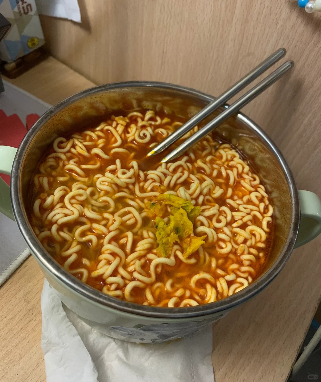 快把你们爱吃的泡面交出来
#一人食吃什么 #泡面神仙吃法 #宅家必囤速食 #零食