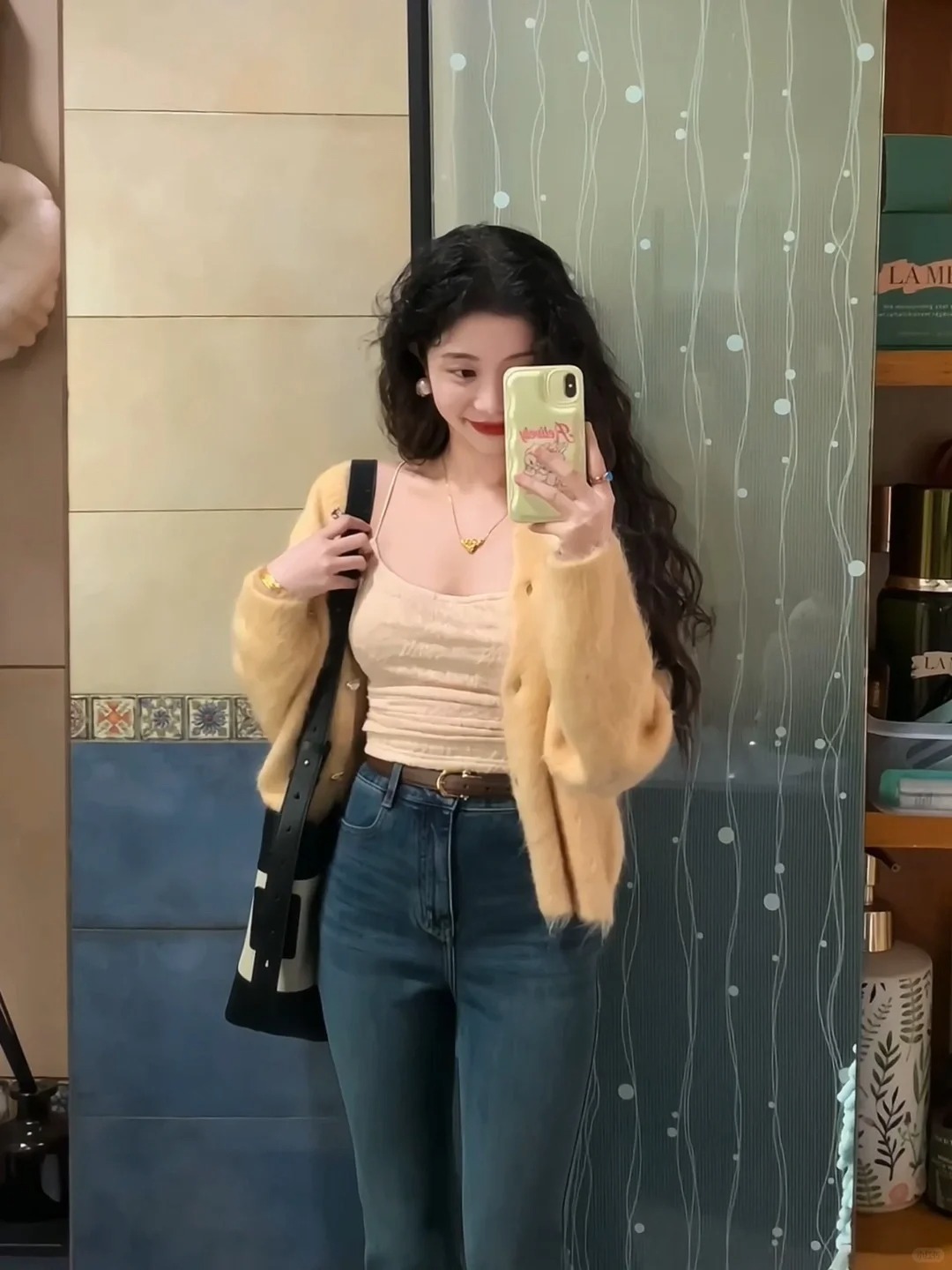 朋友说我春天美得不重样！！
春天穿搭回头率好高~