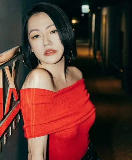 小S和妈妈最后的舞蹈，是不是太讽刺了！这妈和这妹心有多大，大S有病，她们还在开心