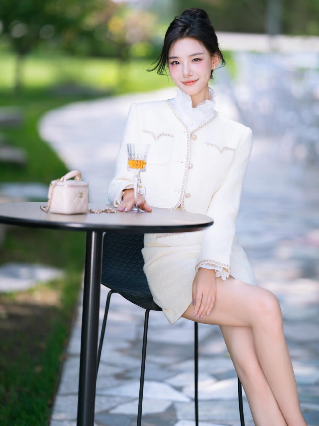 什么文案都不如你穿的好看