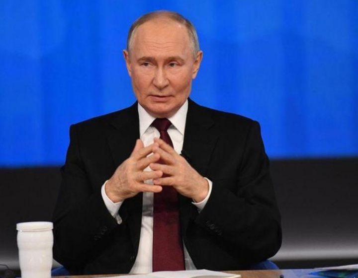 中俄现在的友好关系就像是建在沙滩上的城堡，涨个潮就倒了也说不定。有人说如果中国下