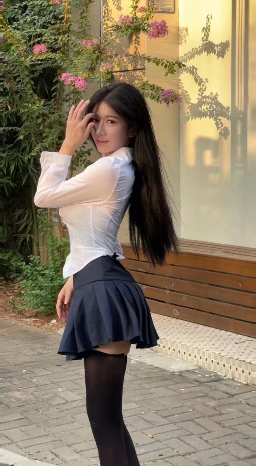 家里有个比我还年轻的后妈是个什么体验哈哈哈哈