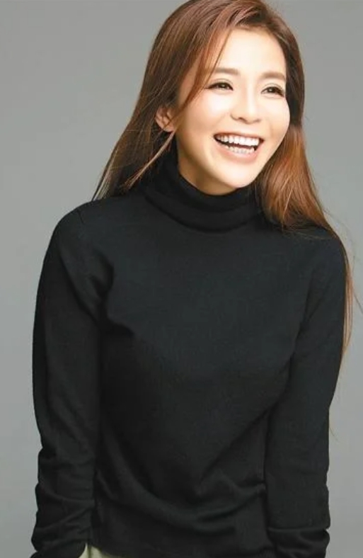 朱迅是一位备受尊敬的央视主持人