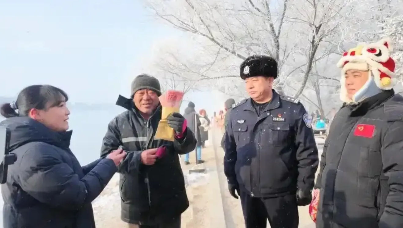 重庆警方通报网传吉林大爷救助重庆游客反遭诬陷情况不实，聊聊个人看法。
第一、此前