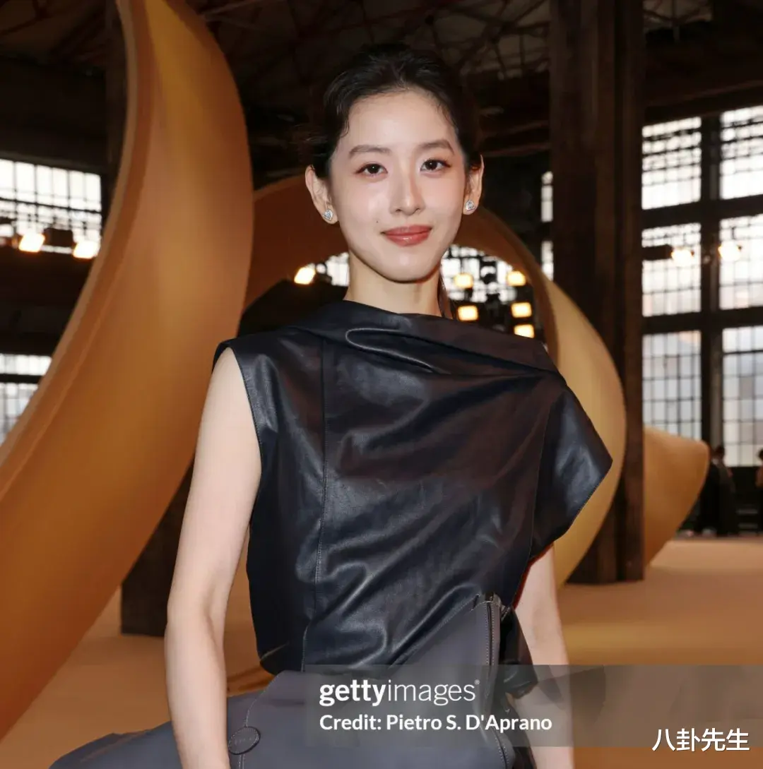 米兰时装周明星生图:舒淇美艳,戚薇一言难尽,章泽天不输女明星(米兰时装周明星都有哪些)-第12张图片-九妖电影 米兰时装周明星生图:舒淇美艳,戚薇一言难尽,章泽天不输女明星(米兰时装周明星都有哪些)-第12张图片-九妖电影