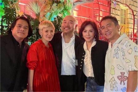 日本偶遇刘嘉玲梁朝伟夫妇的温馨瞬间