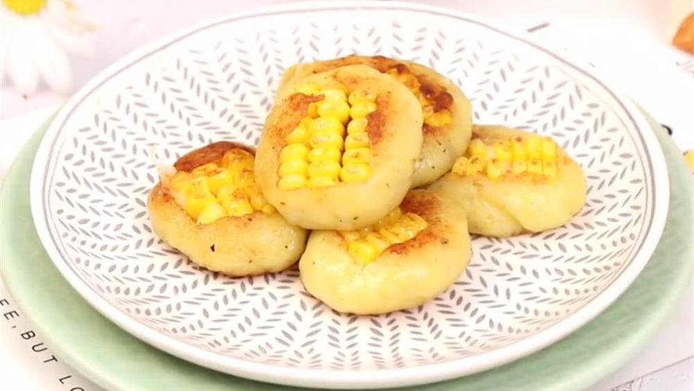 玉米土豆芝士饼，香甜软糯又拉丝，连吃三天都不腻