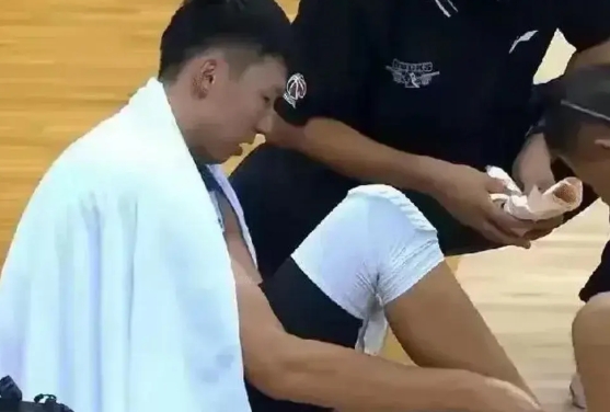 有苦说不出
北京首钢
  这个赛季，北京首钢花了大价钱，满足了周琦的所有条件，从