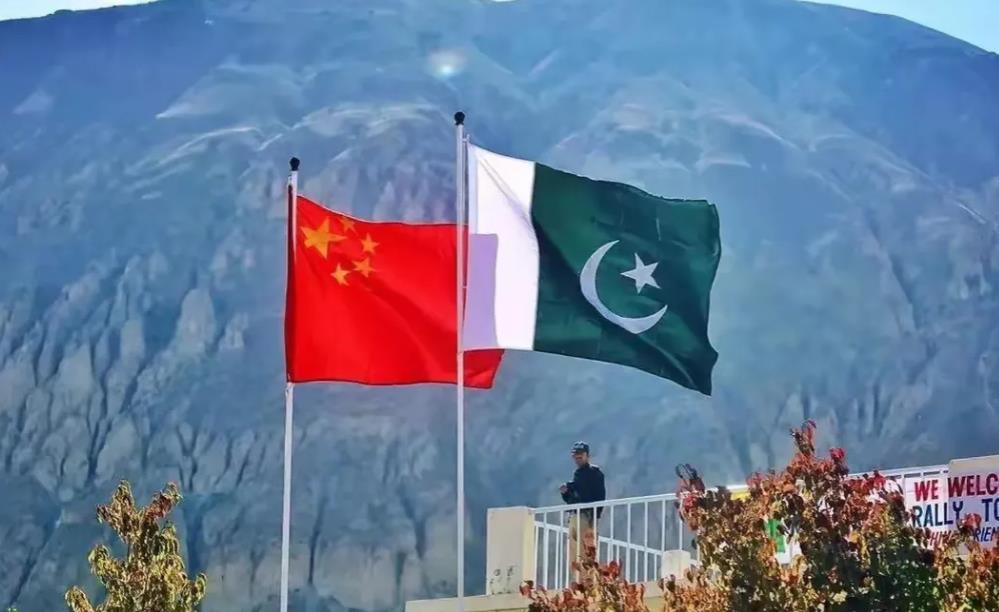 中方刚完成在巴集结反对派就企图包围伊斯兰堡，己有4千余人被捕局势目前平稳
 中巴