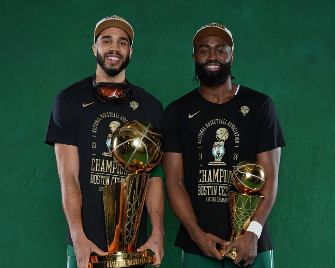 
阿里纳斯：不认为绿军能连冠
6月23日，前NBA球员阿里纳斯在一档节目中谈到了