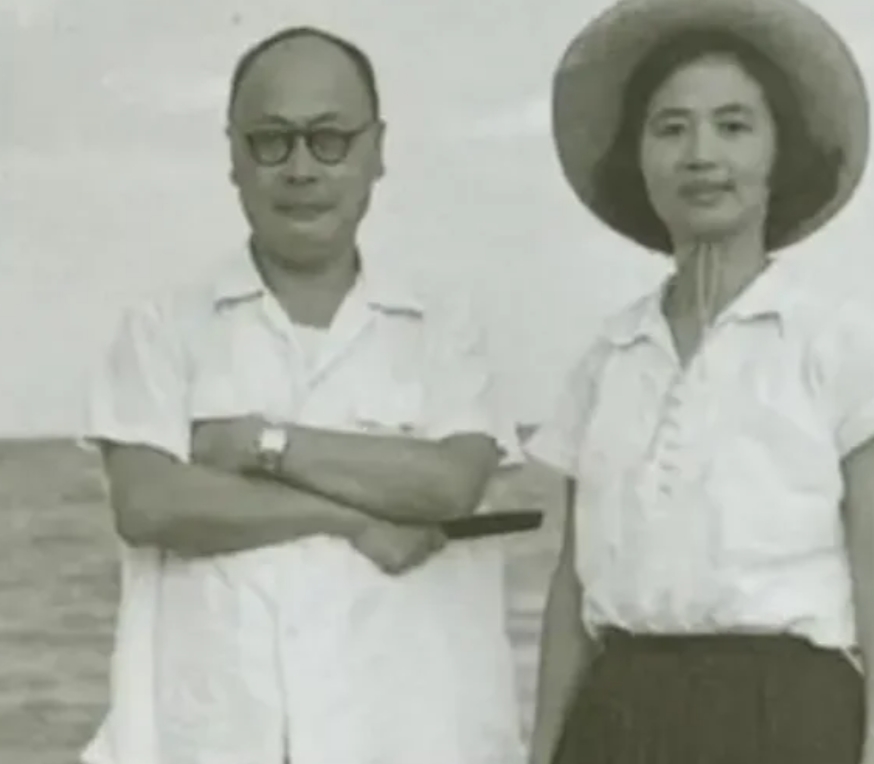 1958年陈毅正式出任外交部长
1958年陈毅接到调令出任外交部长，赶紧找周总理