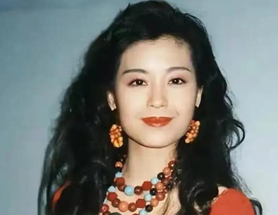 21岁嫁51岁富豪，婚后13天便丧夫