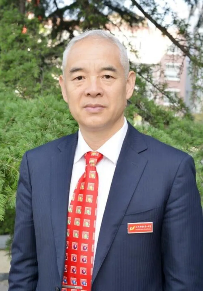 临沂暴雷了！
几代人的偶像，多少人心中的男神，一夜之间白了头，努力奋斗了一辈子，